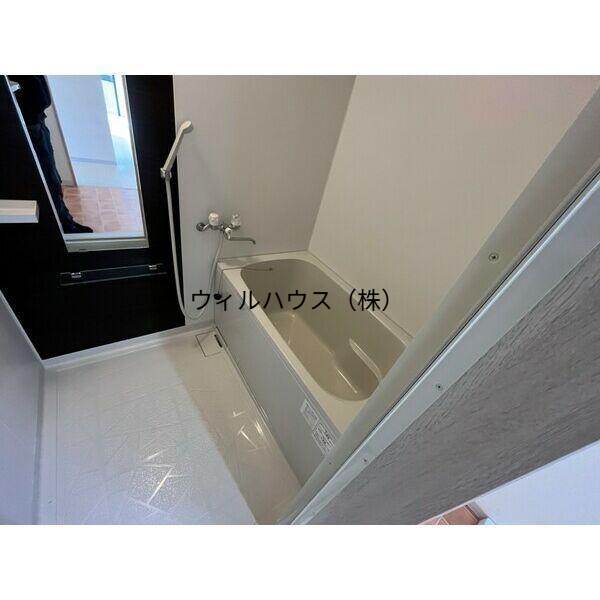 バス・シャワールーム　キレイにリフォームされています！