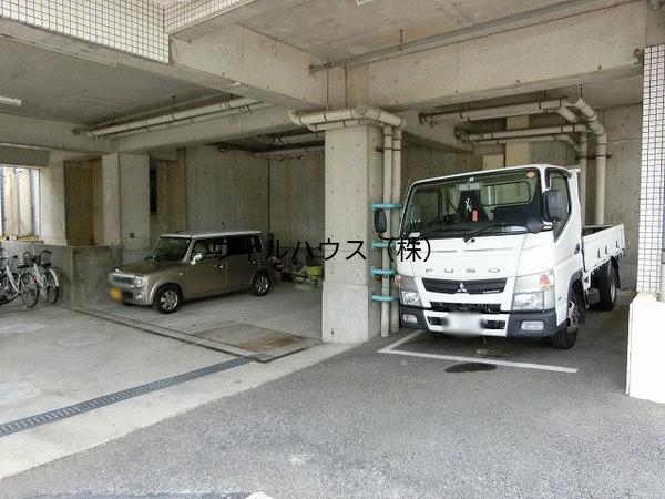 駐車場　敷地内駐車場！