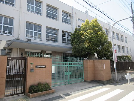 小学校　大阪市立巽小学校（小学校）まで445m