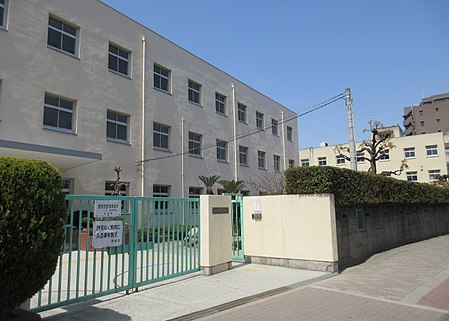 中学校　大阪市立巽中学校（中学校）まで443m