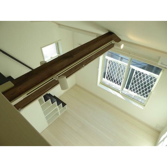 居室・リビング　天井が高く開放感があります！