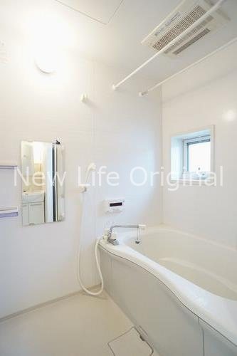 バス・シャワールーム　いつでも温かいお風呂に入れる追い焚き機能付き☆