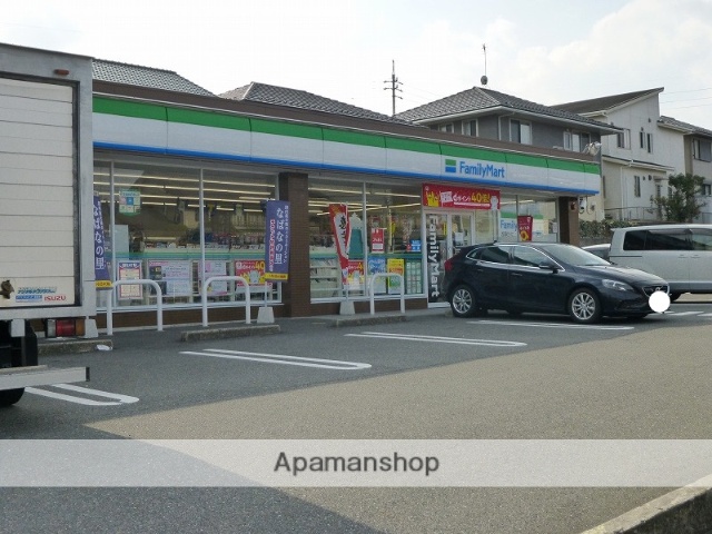 コンビニ　ファミリーマート（コンビニ）まで621m