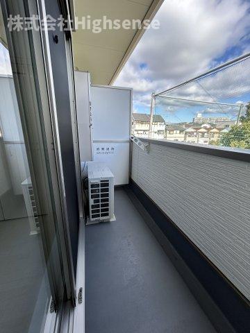 バルコニー　開放的で明るい空間を演出してくれるバルコニーです