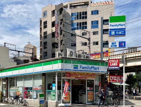 コンビニ　ファミリーマート 天満駅前店（コンビニ）まで124m