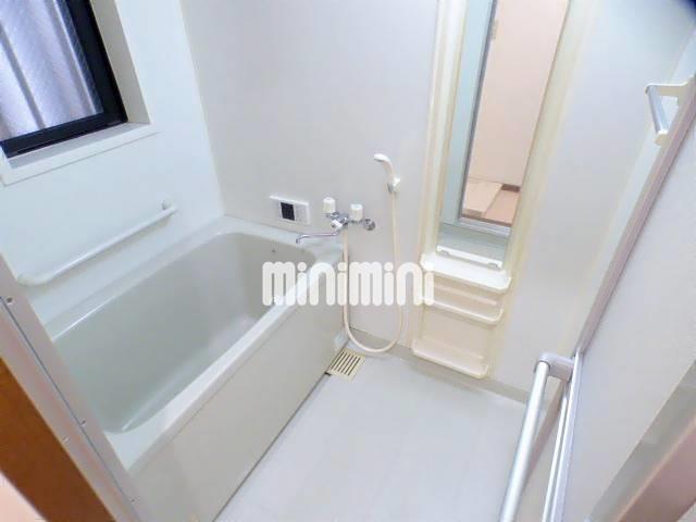 バス・シャワールーム　小窓もあります