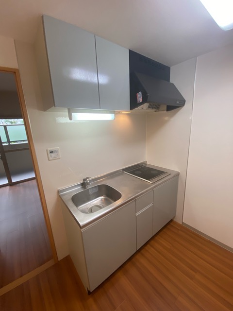 キッチン　IHコンロで料理初心者にも安心です。