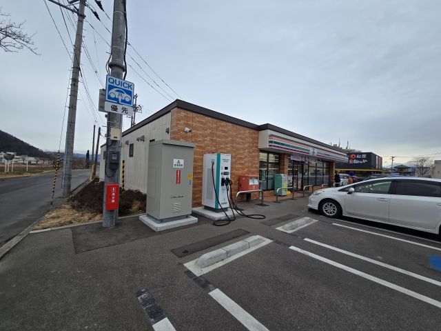 コンビニ　セブンイレブン福島本内店（コンビニ）まで587m
