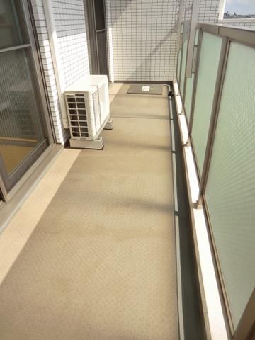 バルコニー　広々バルコニー