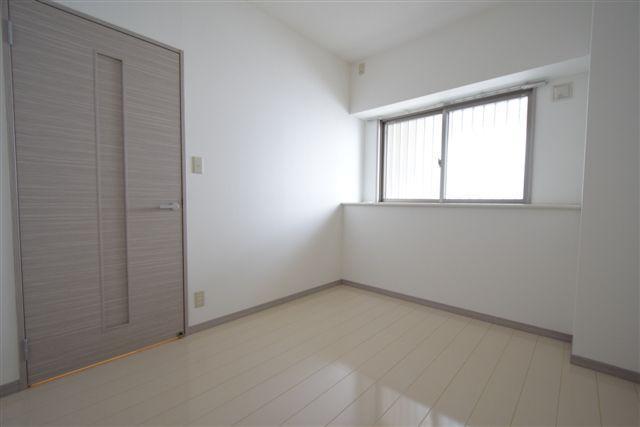 その他部屋・スペース　写真は902号室のものです。建具の色等が異なります。