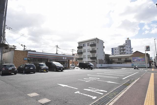 コンビニ　セブンイレブン（コンビニ）まで360m