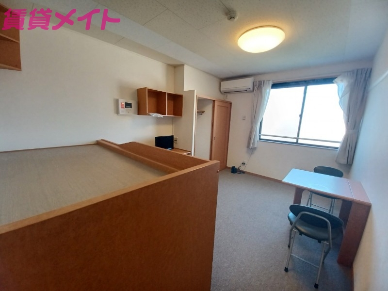 居室・リビング　同物件別室画像