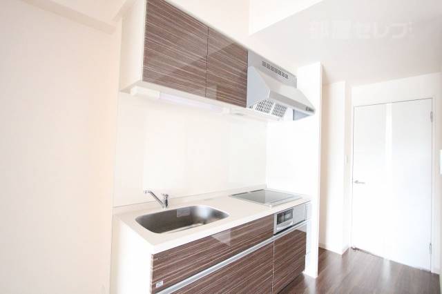 キッチン　キッチンは３口ＩＨ使ってます