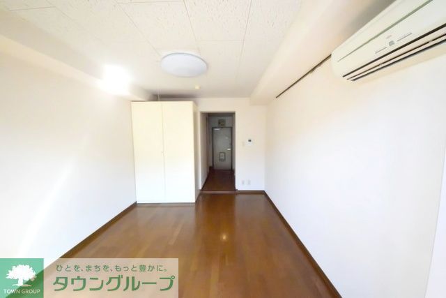 居室・リビング　バルコニー側からの部屋の様子です