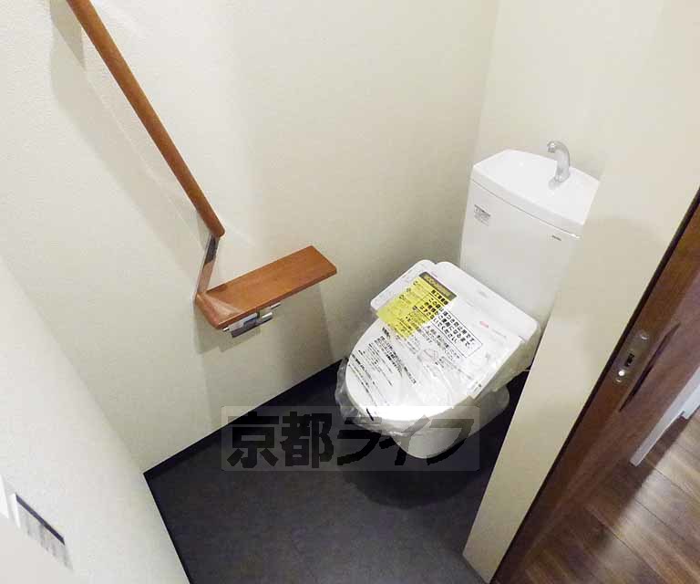 トイレ　ウォシュレット付き