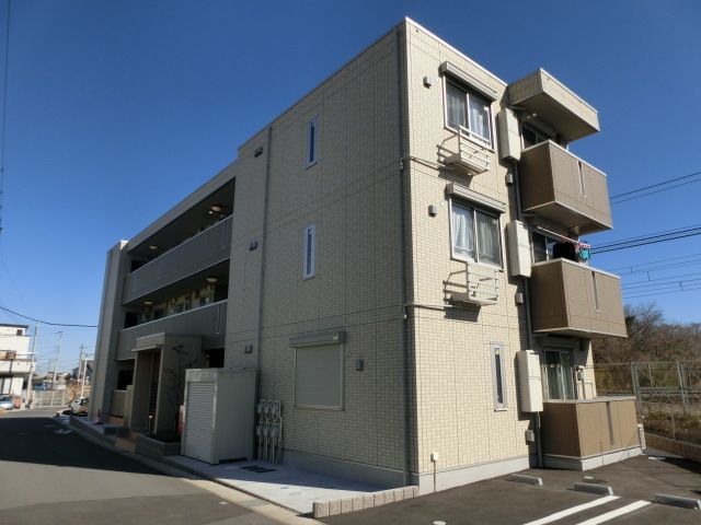 建物外観　２０１２年６月築のアパート。