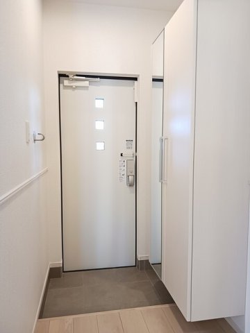 玄関　収納もある玄関です