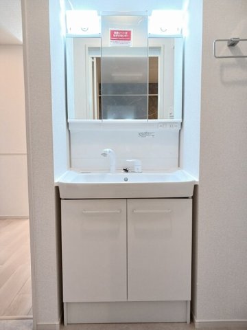 洗面設備　スペースが確保できる洗面所です