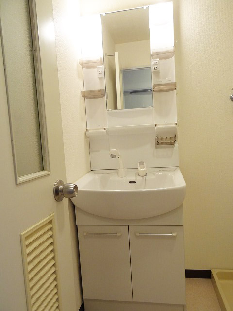 その他設備　シャワー付洗面化粧台