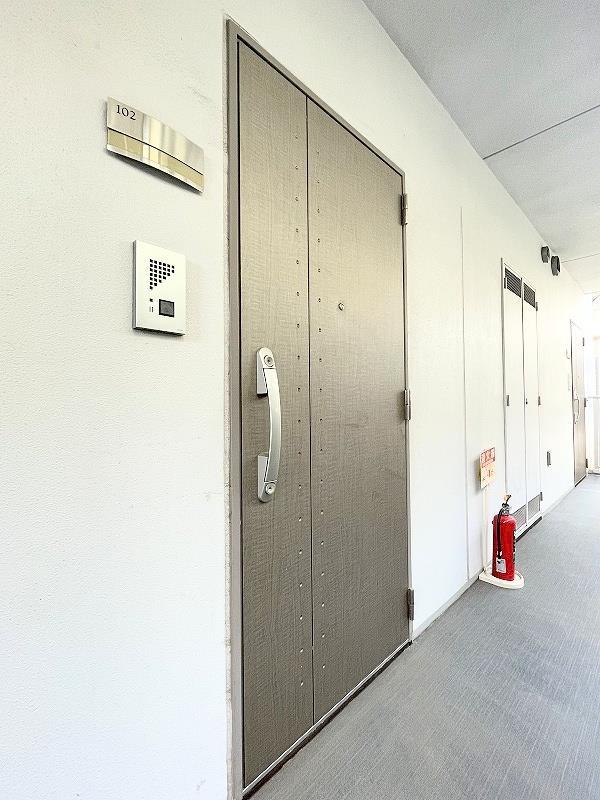 玄関　玄関外側