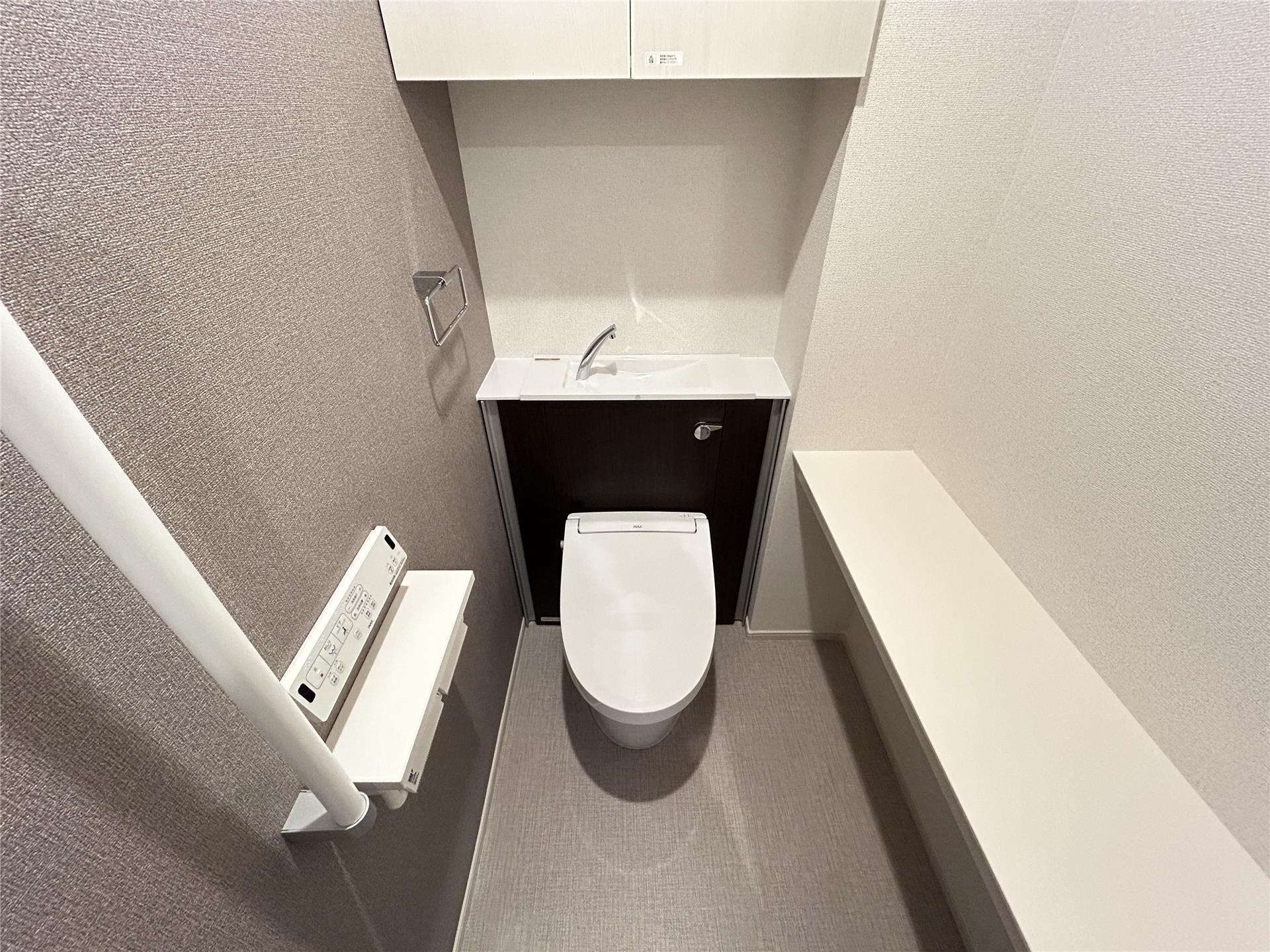 トイレ　温水洗浄暖房便座付トイレ