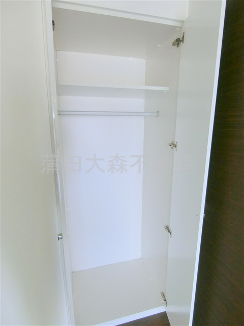 収納　洋室6.7帖の収納　クローゼット