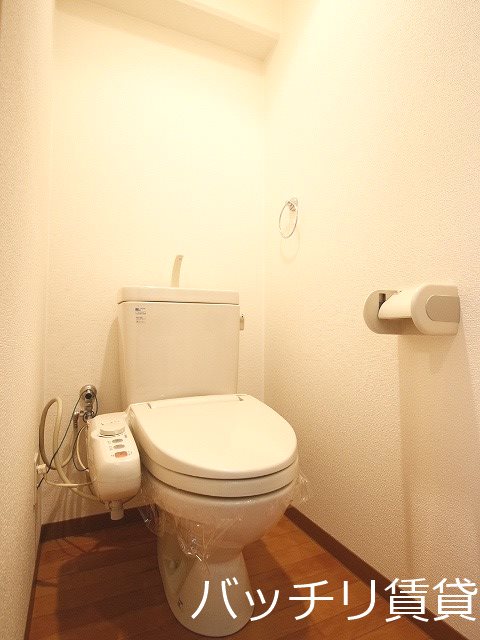 トイレ　画像は別号室イメージの為、現況を優先いたします。