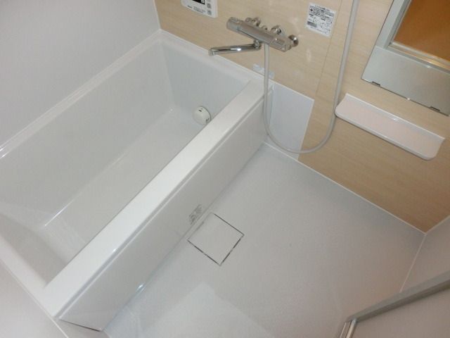 バス・シャワールーム　広々バスルーム