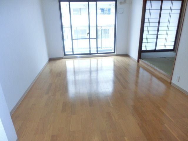 居室・リビング　明るいお部屋です