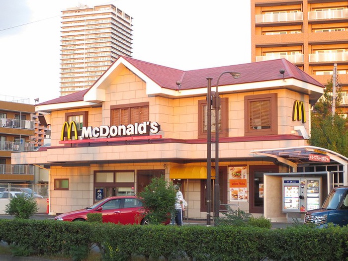 飲食店　マクドナルド（飲食店）まで591m