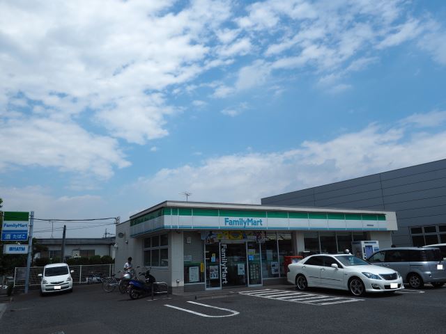 コンビニ　ファミリーマート（コンビニ）まで210m