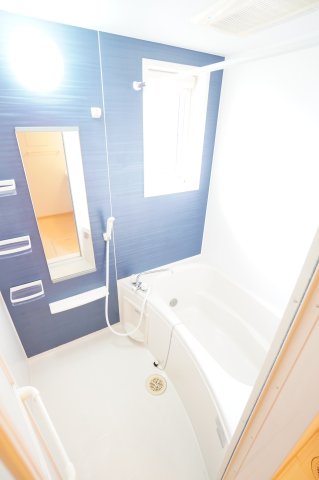 バス・シャワールーム　※同物件・反転タイプの写真です。