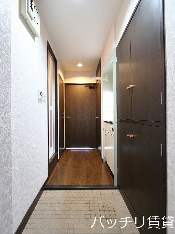 玄関　写真は別号室イメージの為、現状を優先致します