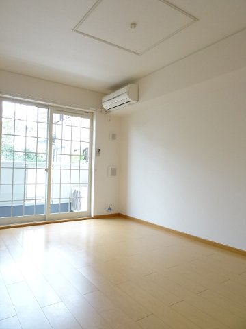 居室・リビング　ゆったり過ごせる居間です