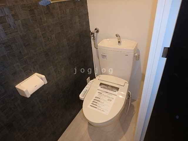 トイレ　温水洗浄便座