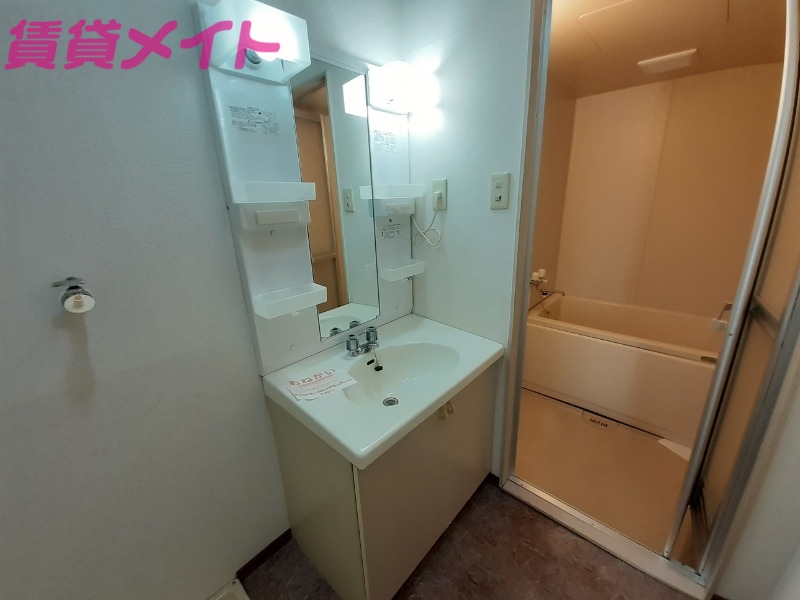 洗面設備　同型参考写真