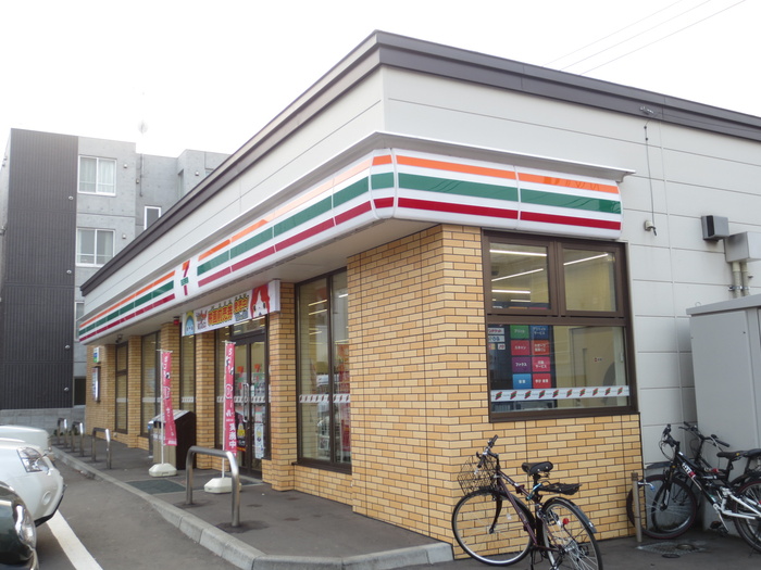 コンビニ　セブンイレブン（コンビニ）まで200m