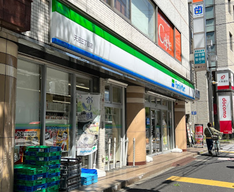 コンビニ　ファミリーマート 天沼三丁目店（コンビニ）まで637m