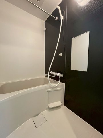 バス・シャワールーム　落ち着いた空間のお風呂です