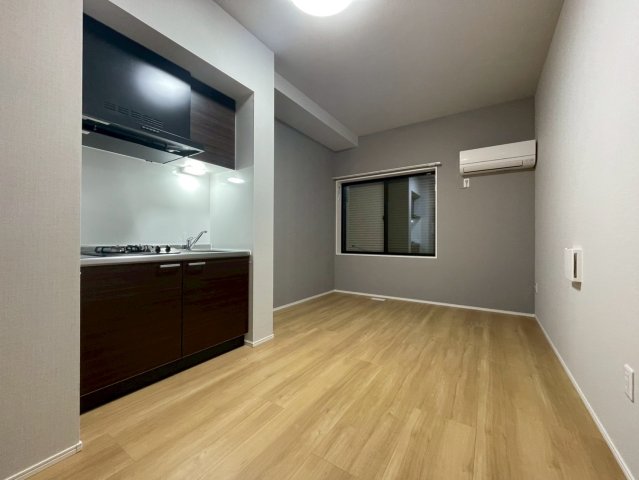 居室・リビング　こちらのリビングで趣味の時間をお楽しみください