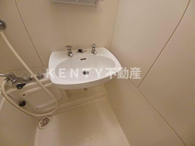 洗面設備　ゆったりとスペースのある洗面所