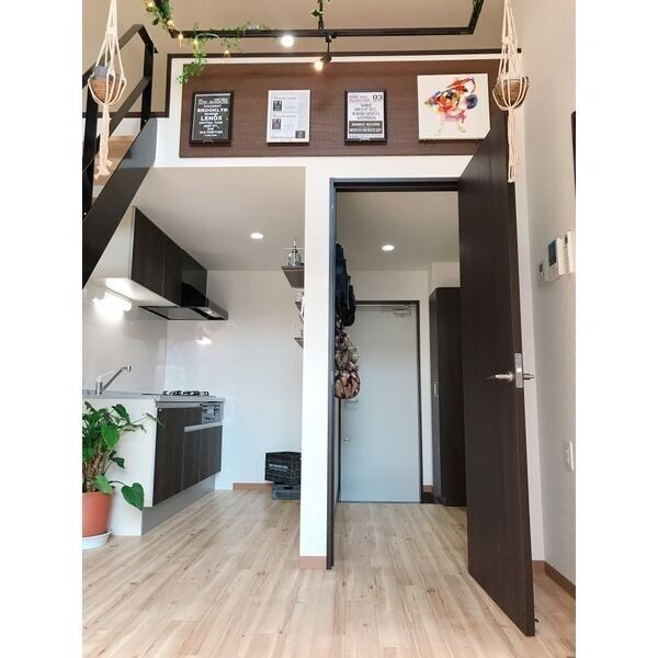 居室・リビング　室内写真は別部屋の写真です。