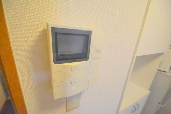 セキュリティ　TVモニターホンで来客が誰か確認してから開けて下さいね