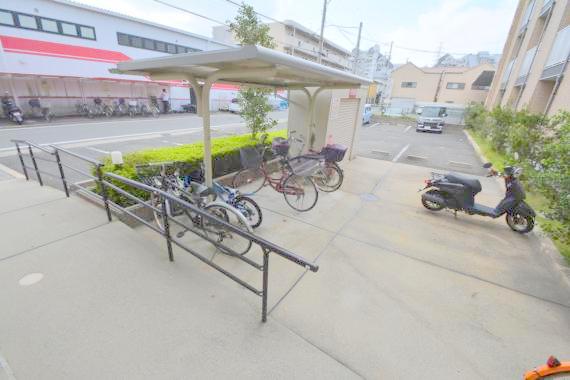駐車場　あなたの大事な自転車も安心してとめることができますね。