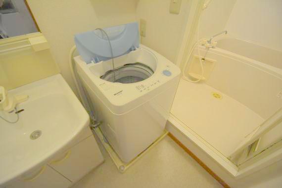 その他設備　室内に洗濯機置場があれば雨の日でも濡れる心配がございませんね