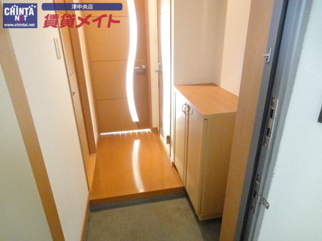 玄関　同物件別室画像