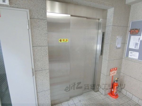 ロビー　エレベーター