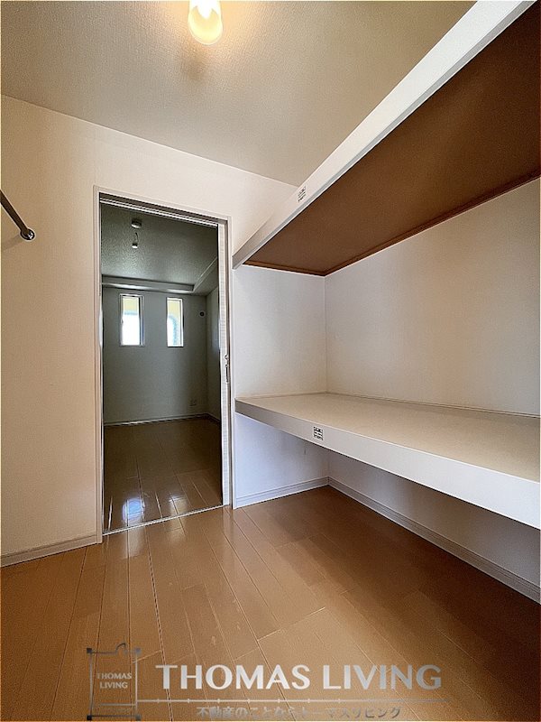 収納　大容量のウォークインクローゼット御座いますよ。