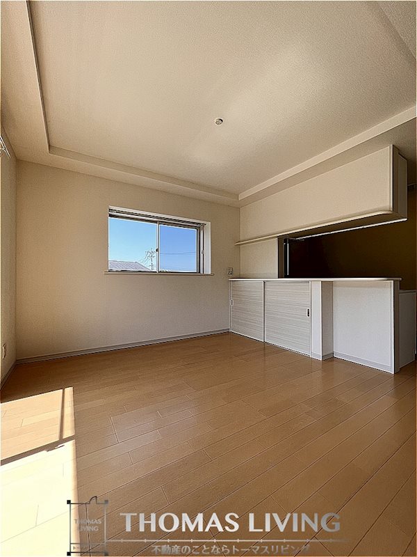 居室・リビング　人気のカウンターキッチンタイプで料理が捗りますね。