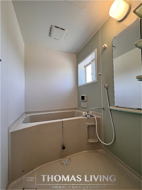 バス・シャワールーム　小窓があり換気がしやすいですね。